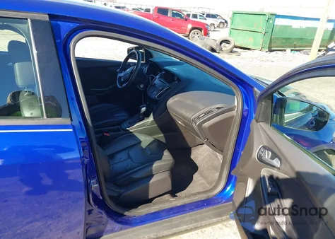 2015 Ford Focus Se z USA, uszkodzony, nr VIN 1FADP3K25FL384139